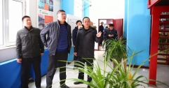 市住建局領(lǐng)導(dǎo)慰問公司一線員工