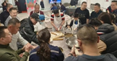 集團公司領導與公司一線員工共度除夕