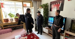 【市城市燃熱集團(tuán)富泰熱力】新華西分公司黨總支走訪慰問黨員、社區(qū)困難群眾